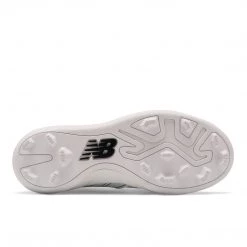 New Balance FuelCell New Balance Youth J4040v6 Low Rubber Molded Cleat - White Black 10 New Balance FuelCell New Balance Youth J4040v6 Low Rubber Molded Cleat - White Black