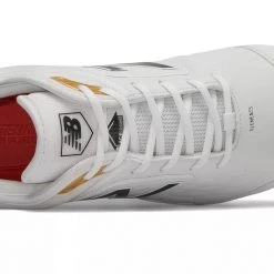 New Balance 3000v4 TPU Molded Cleat Low-Cut - White 9 New Balance 3000v4 TPU Molded Cleat Low-Cut - White